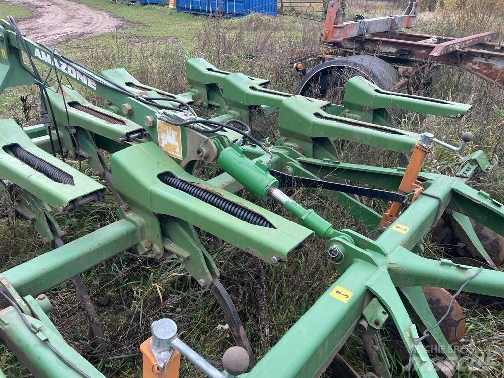 Amazone Cenius 4002 Chisel ploughs