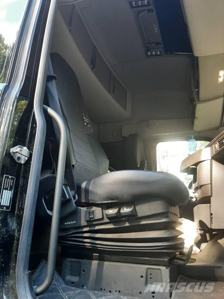 Volvo FH 13 Chassis Cab trucks