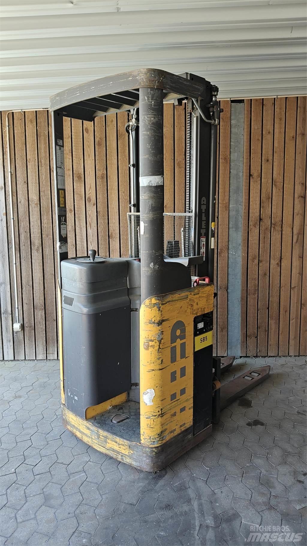 Atlet AJN Low lift with platform