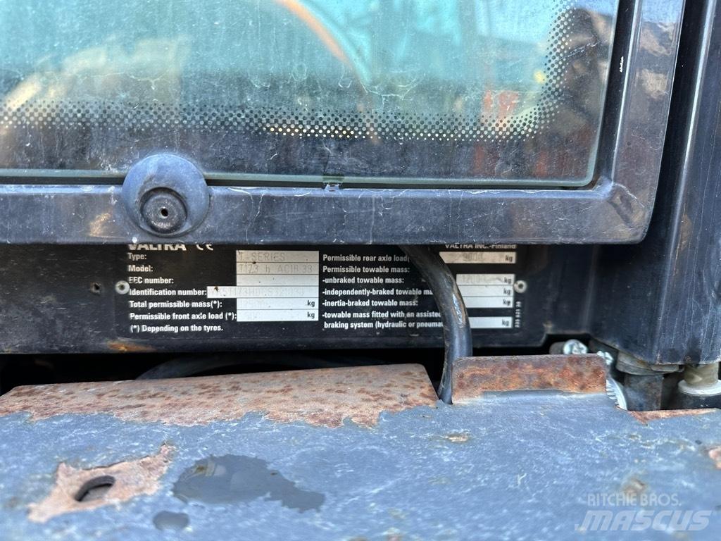 Valtra T 173 Tractors