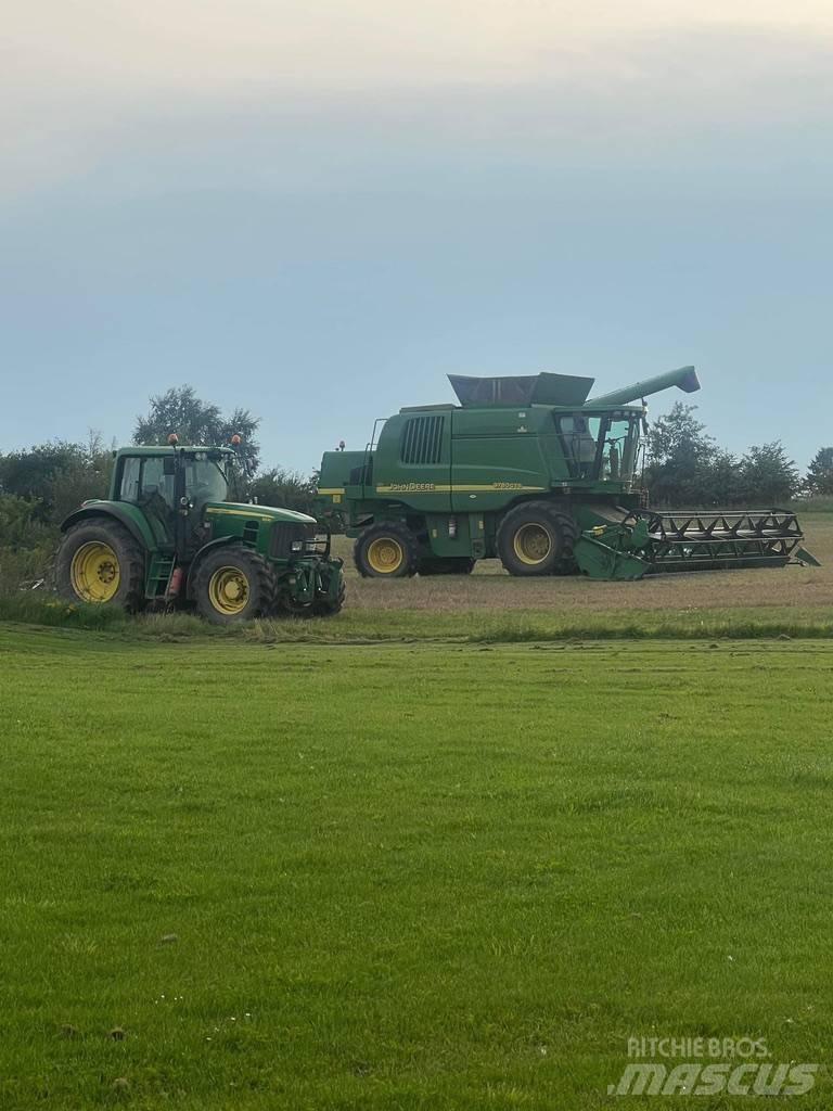 John Deere 9780 CTS Combine harvesters
