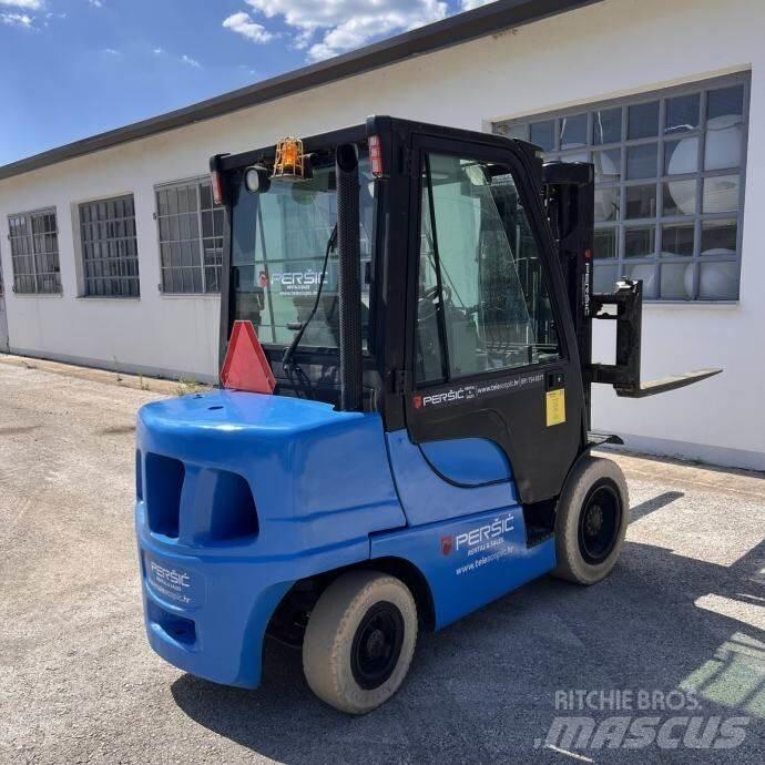 Yale GDP30VX Diesel trucks