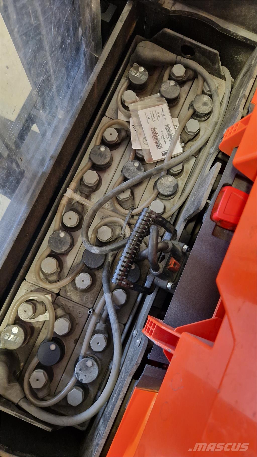 BT SWE200D Self propelled stackers