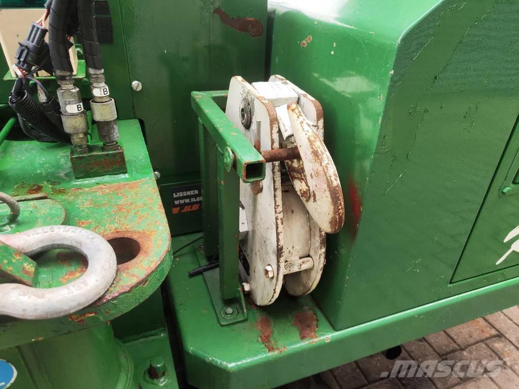 Unic URW 706 CDE Track mounted cranes