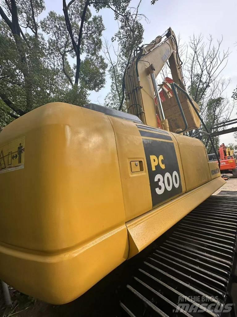 Komatsu PC 300 Crawler excavators