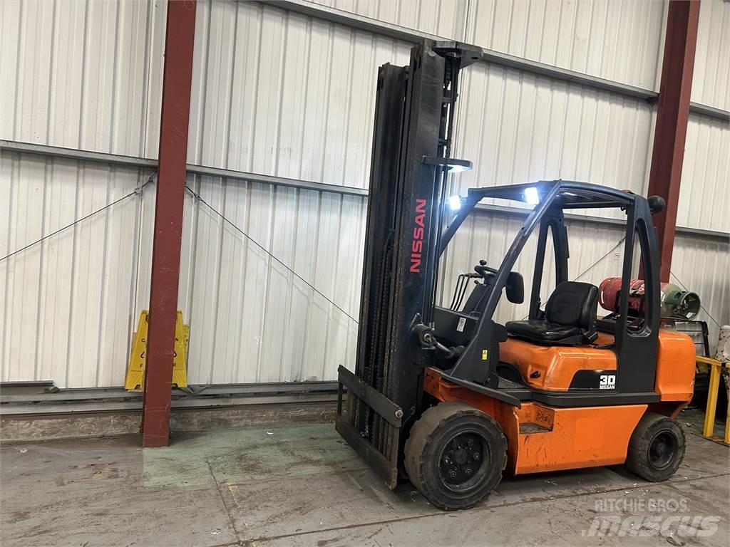 Nissan UGDO2A30PQ LPG trucks