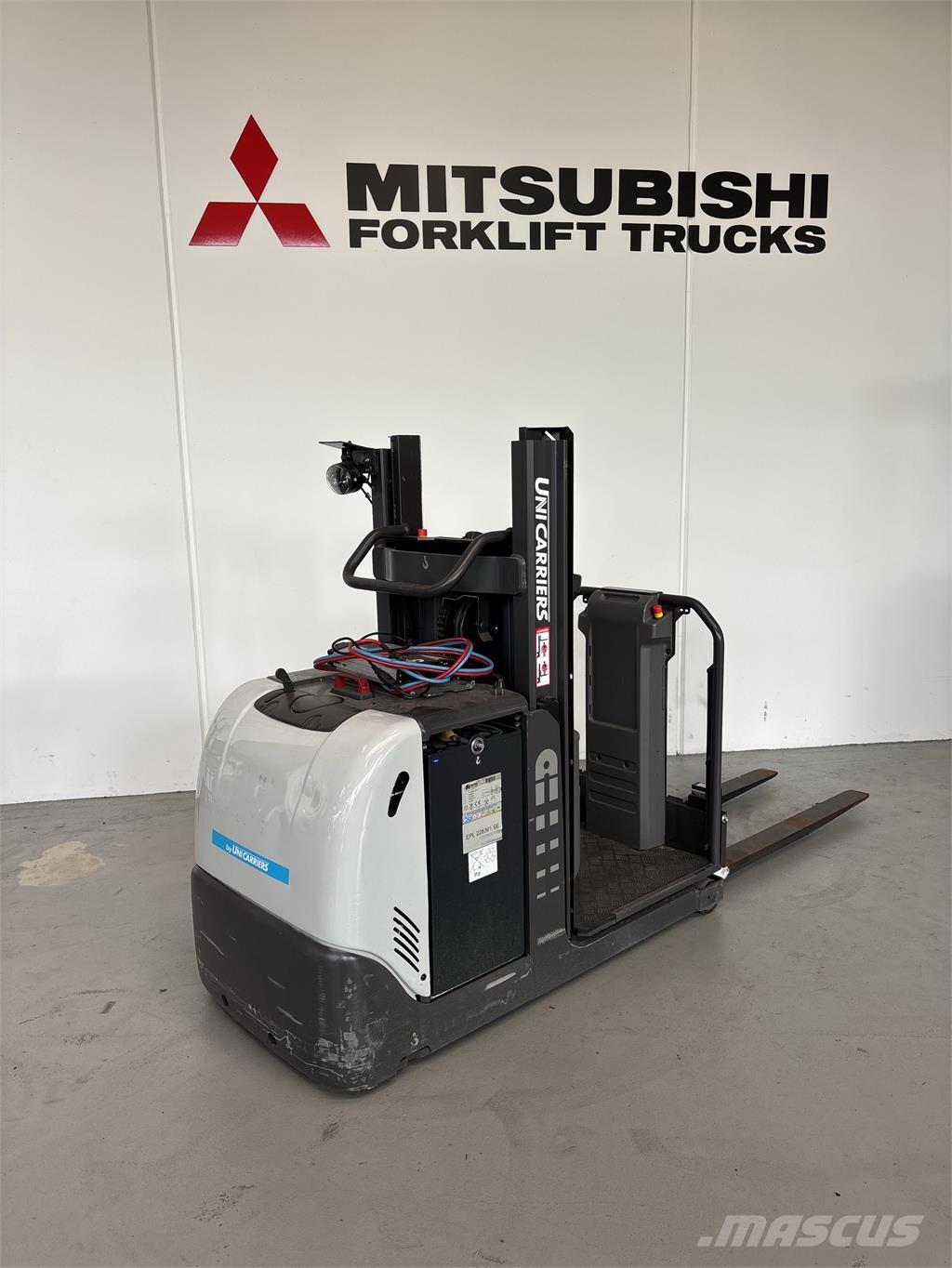 UniCarriers EPL100 Low lift order picker