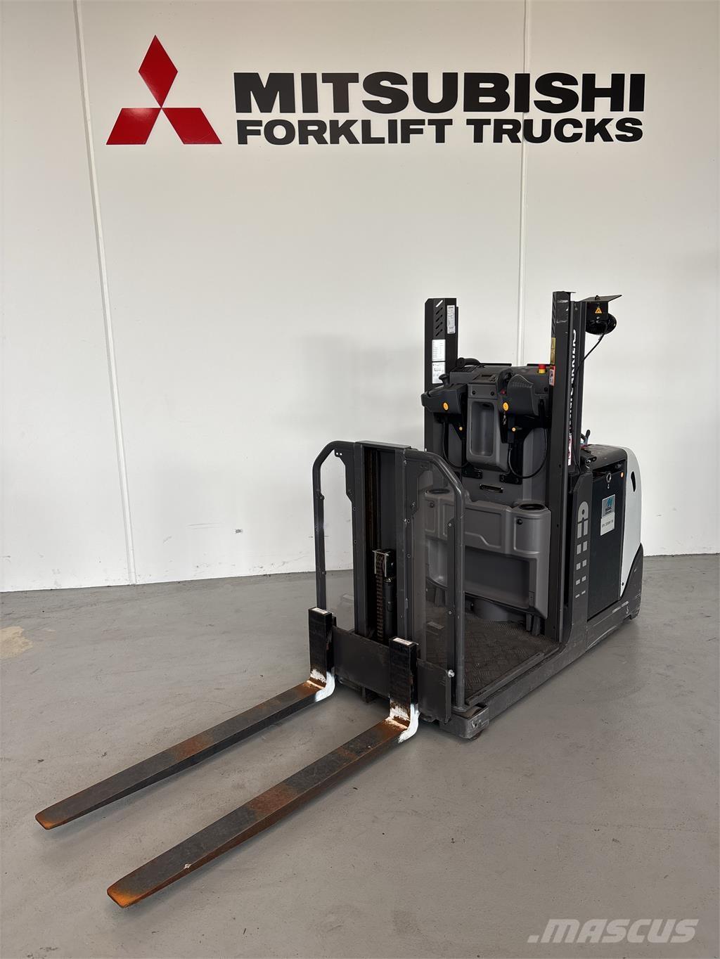 UniCarriers EPL100 Low lift order picker