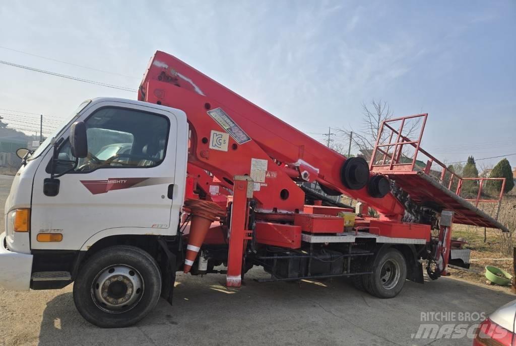 Jinwoo JW320 Truck mounted platforms