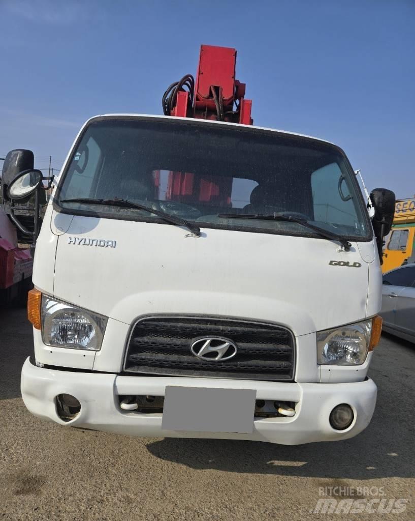 Jinwoo JW320 Truck mounted platforms