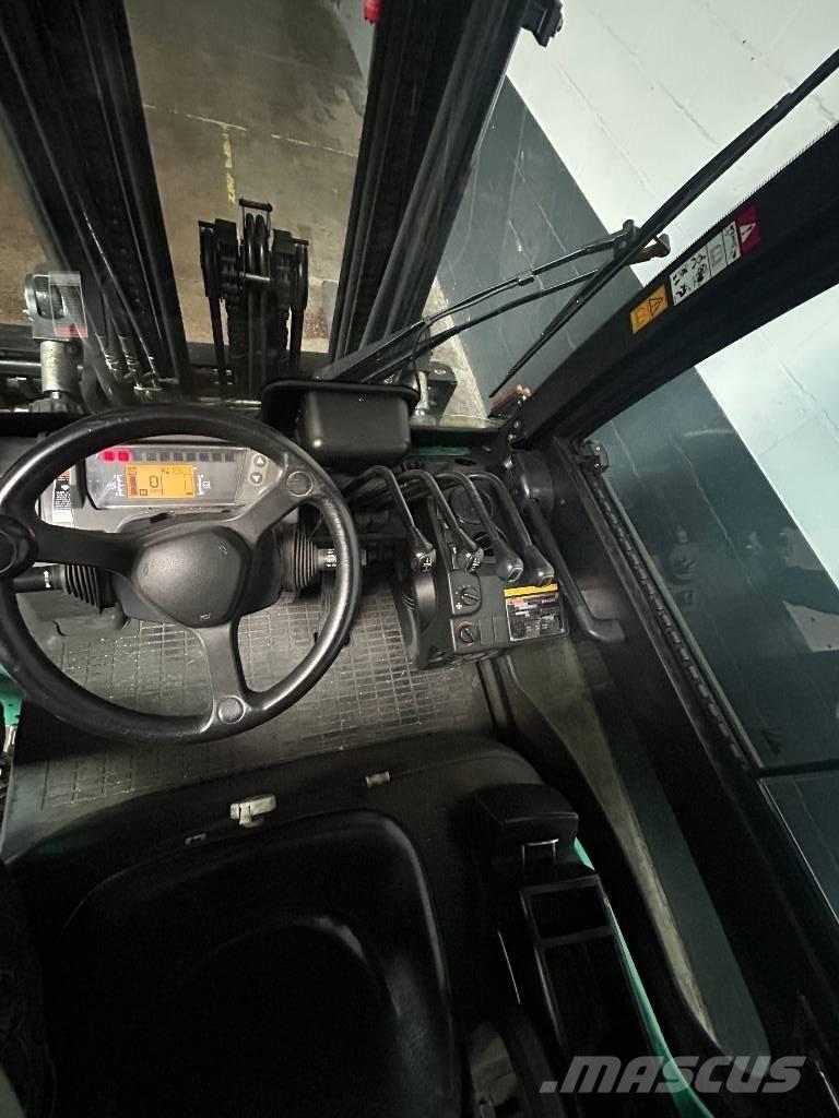 Mitsubishi FD 40 N Diesel trucks