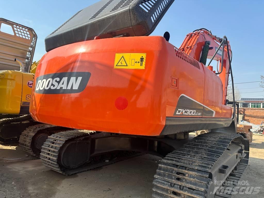 Doosan DX 300 Crawler excavators