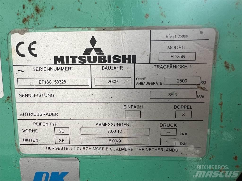 Mitsubishi FD25N Diesel trucks