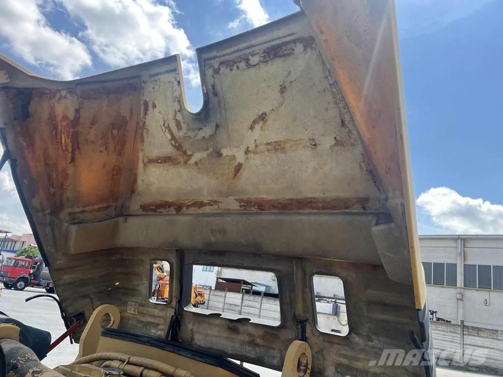 CAT PS 300B Pneumatic tired rollers