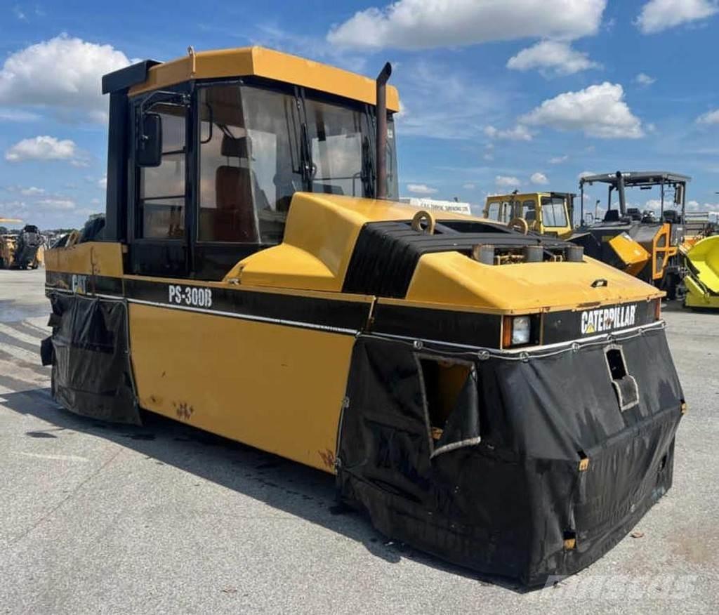 CAT PS 300B Pneumatic tired rollers