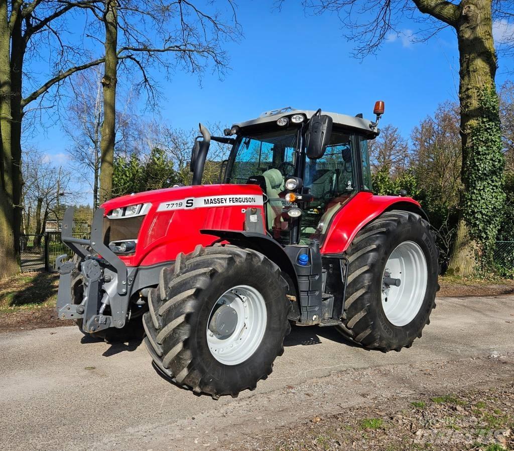 Massey Ferguson 7719 Tractors