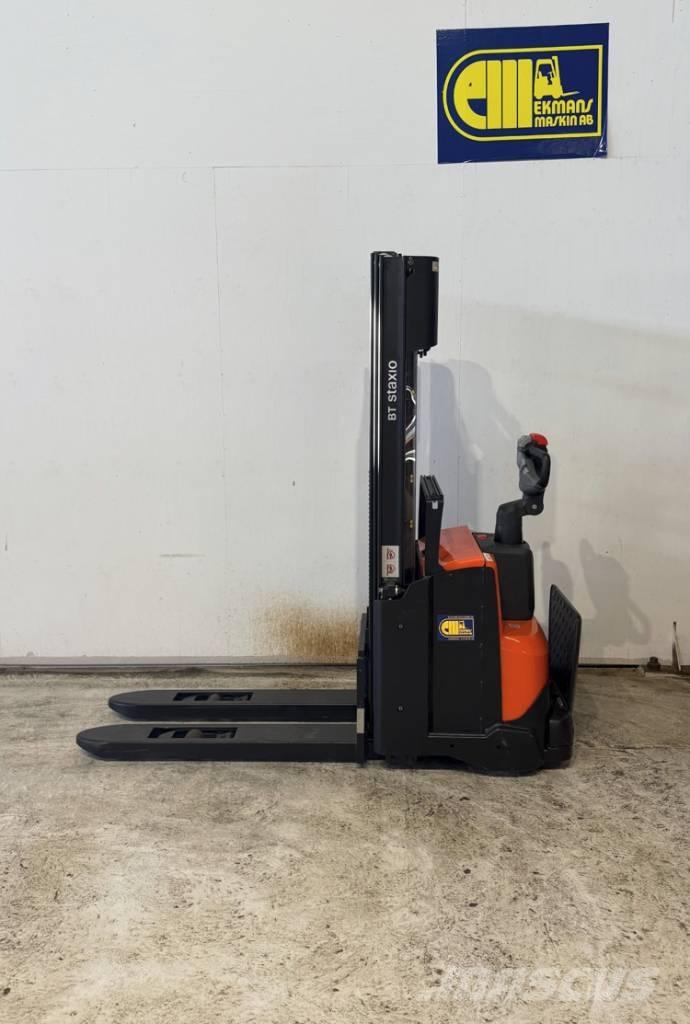 BT truck SWE 140L Pedestrian stacker