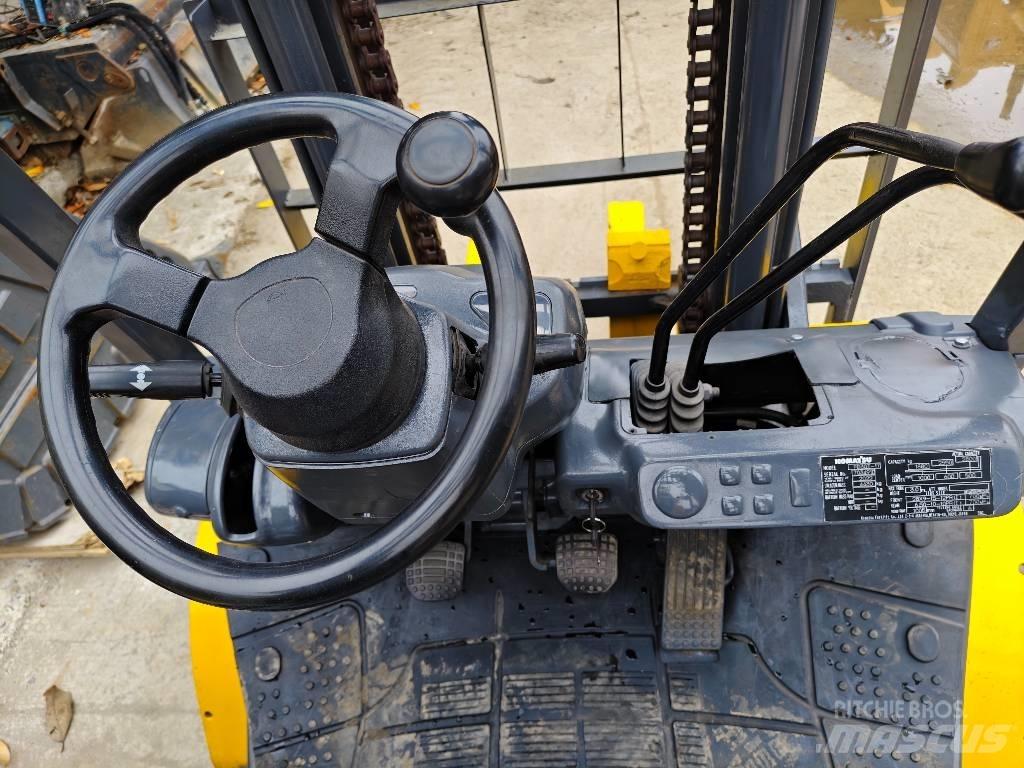 Komatsu 30 Diesel trucks