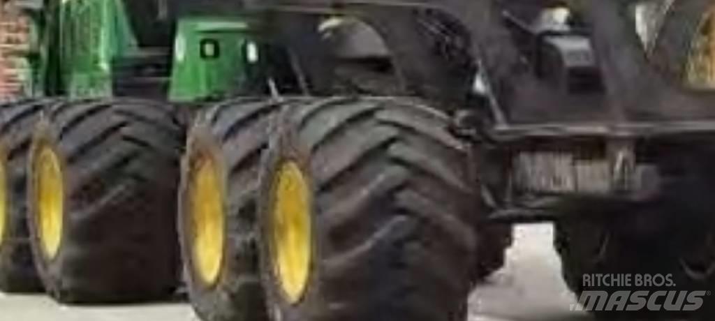 John Deere 1110 E Forwarders