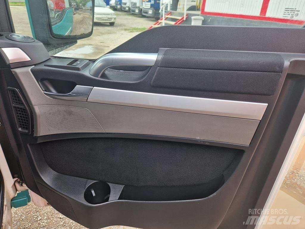 MAN TGX 26.440 Cabins and interior
