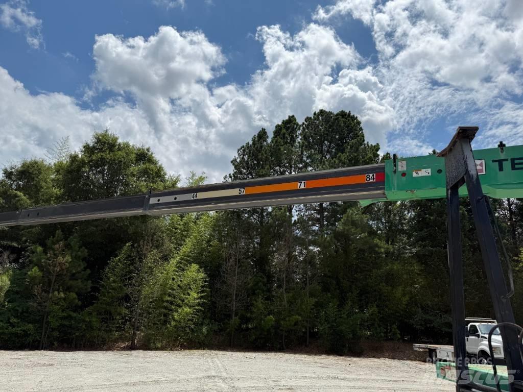 Freightliner M2 Track mounted cranes