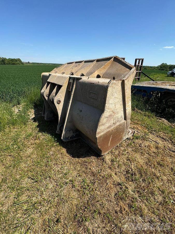 CAT 973C Buckets