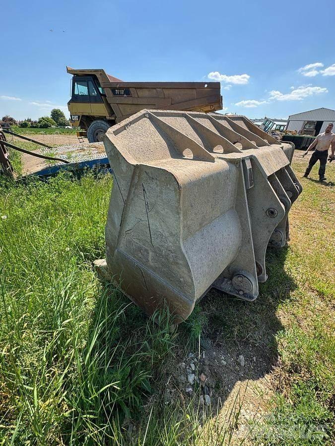 CAT 973C Buckets