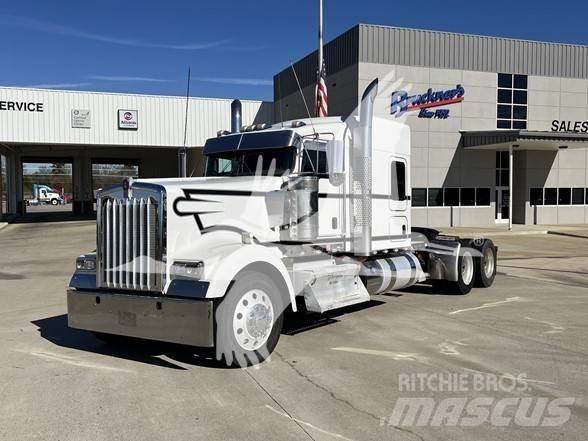 Kenworth W900 Prime Movers