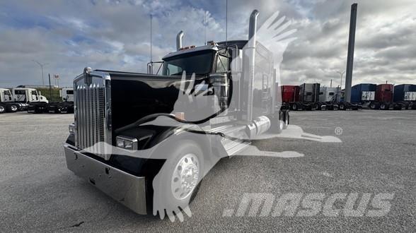 Kenworth W900 Prime Movers