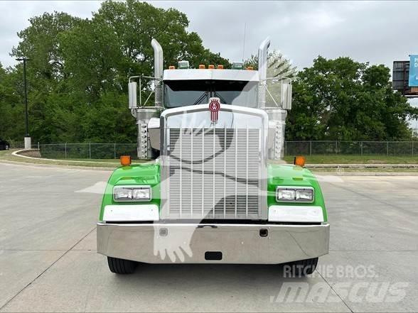 Kenworth W900L Prime Movers