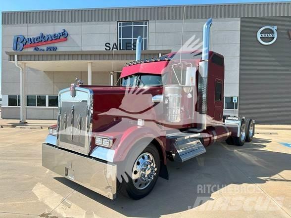 Kenworth W900L Prime Movers