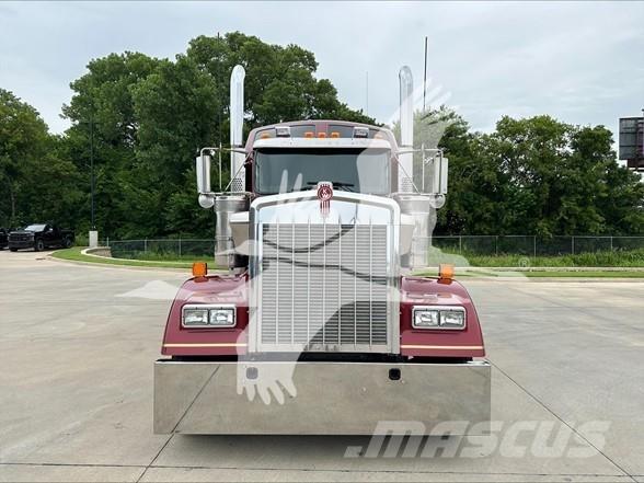 Kenworth W900L Prime Movers