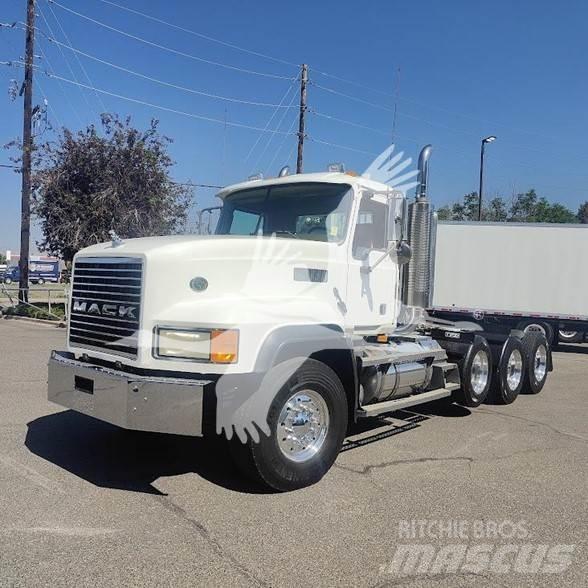 Mack CL733 Prime Movers