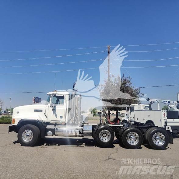 Mack CL733 Prime Movers