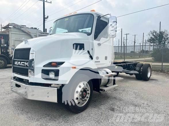 Mack MD6 Chassis Cab trucks