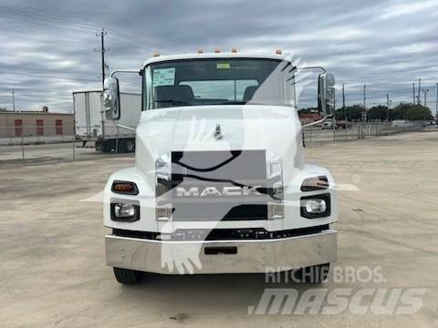 Mack MD6 Chassis Cab trucks