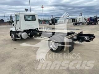 Mack MD6 Chassis Cab trucks