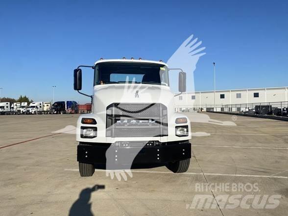 Mack MD6 Flatbed / Dropside trucks