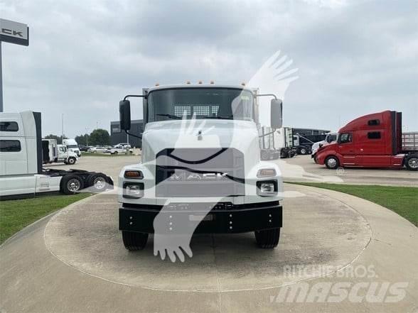 Mack MD6 Flatbed / Dropside trucks