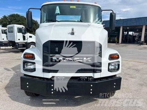 Mack MD6 Chassis Cab trucks