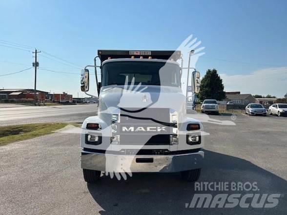 Mack MD6 Tipper trucks