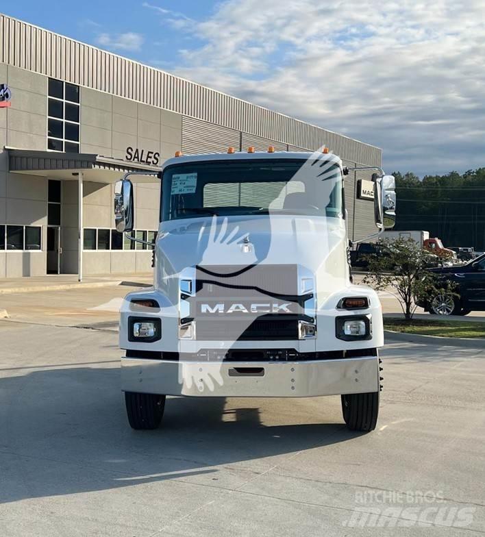 Mack MD6 Tipper trucks