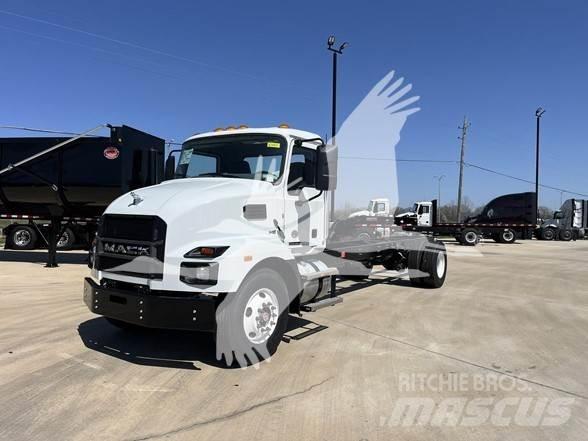 Mack MD6 Flatbed / Dropside trucks
