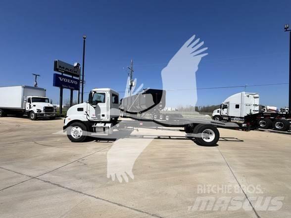 Mack MD6 Flatbed / Dropside trucks
