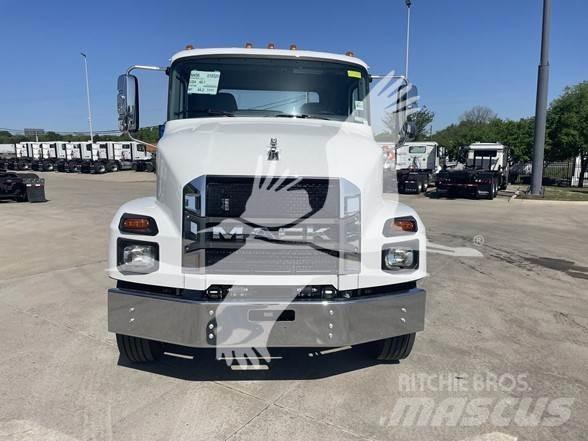 Mack MD6 Prime Movers