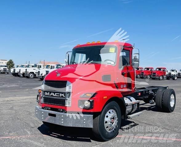 Mack MD6 Chassis Cab trucks