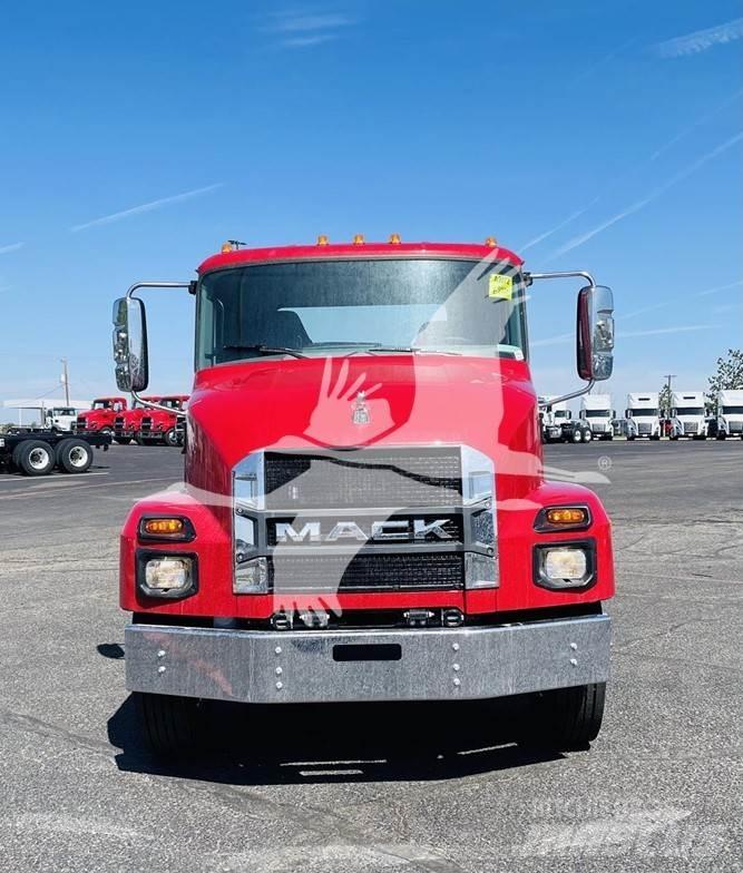 Mack MD6 Chassis Cab trucks