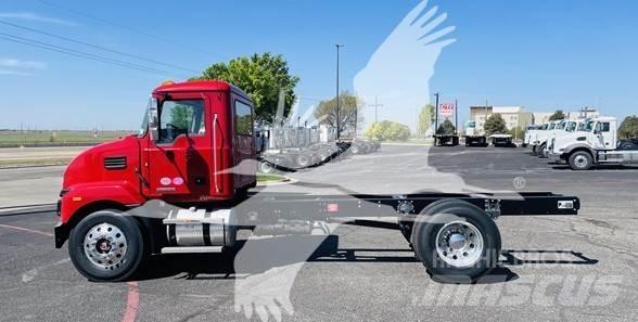 Mack MD6 Chassis Cab trucks