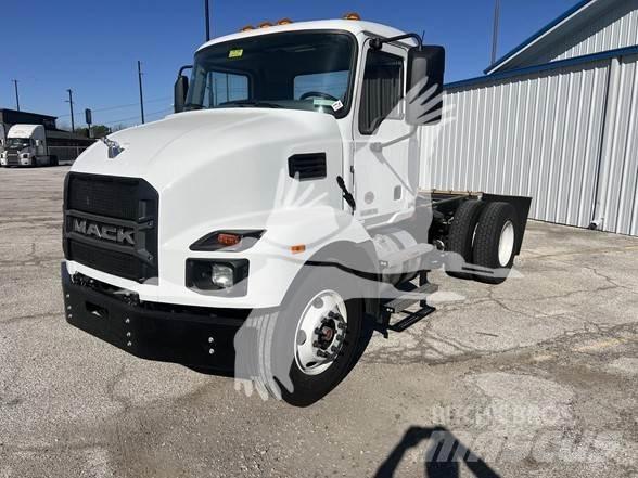 Mack MD6 Chassis Cab trucks