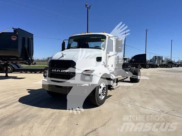Mack MD6 Chassis Cab trucks